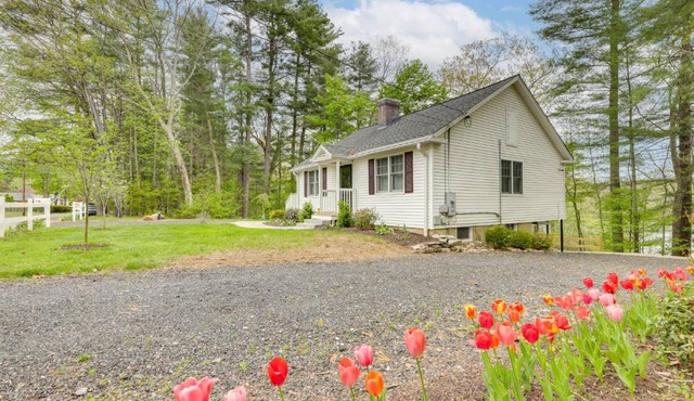 < 3 Mi to UConn: Peaceful Home on Pine lake