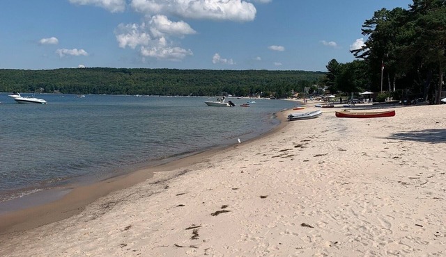 3 minute walk to beautiful sandy beach on Georgian Bay.