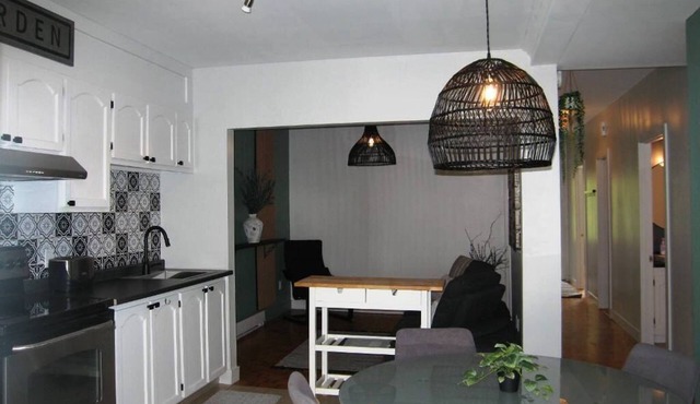 #331 Apartment with 3 bedrooms in Rosemont
