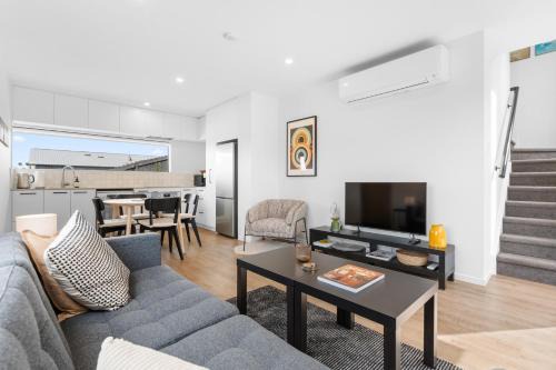 3BDR Award Winning Home in peaceful cul de sac