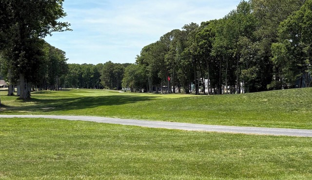 3BR/2BA Ocean Pines golf course home near Yacht Club, marina & pools—minutes to Ocean City beaches!