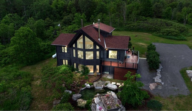 4-Bed Villa with Hot Tub and 23 Acres to Explore
