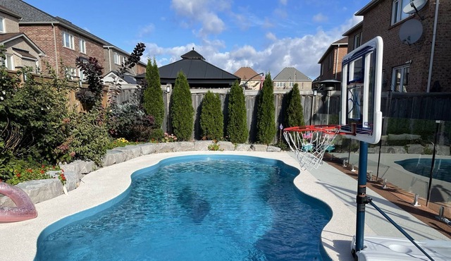 4000 sq ft Executive Home With Heated Pool