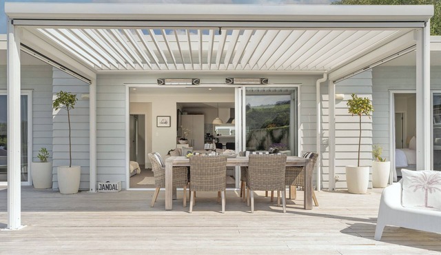 4BR Beachside Home with Spa & Outdoor Dining