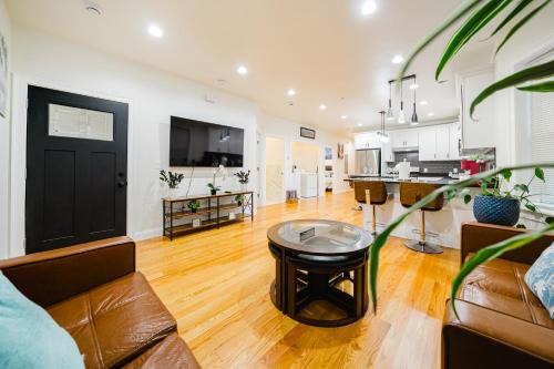4BR Worcester Family Apt - Spacious Kitchen - Near Parks & Dining - Summer Ready 16-1