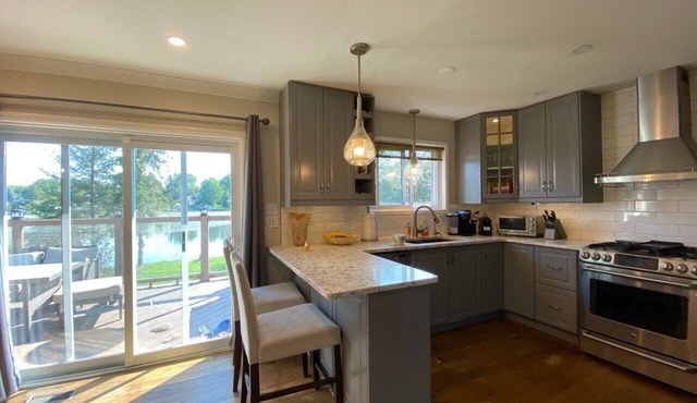 5 Bedroom waterfront Cottage sleeps 10