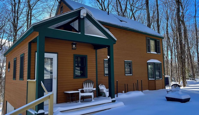5 star rated in Chimney Hill w private Hot Tub 10 mins to Mt Snow Ski Resort