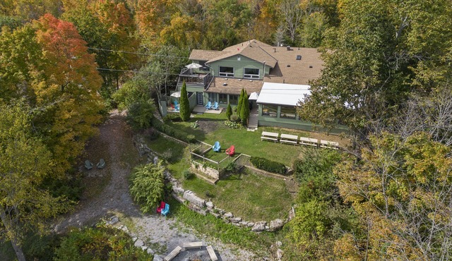 6500ft Lakefront Lodge 5Suite 10BR Private beach Pool 5Lv Outdoor Ground Retreat