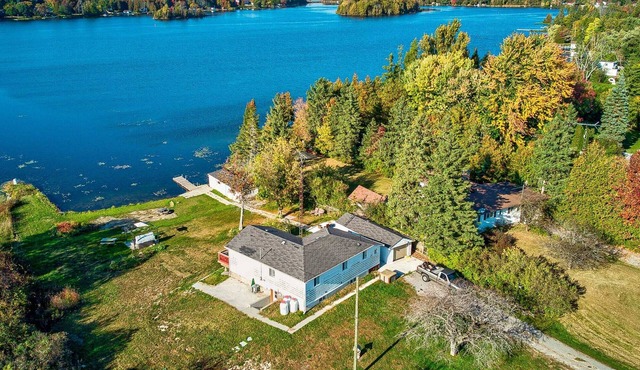 7 bedroom beautifull waterfront cottage,kirkfield