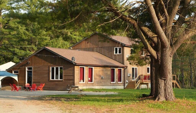 #7 Lodge Room (1 King Bed)