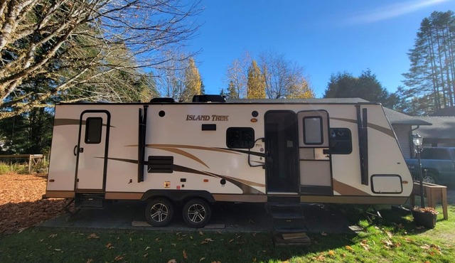 A cozy travel trailer on an acreage. Plenty of lakes, hiking and fishing near by