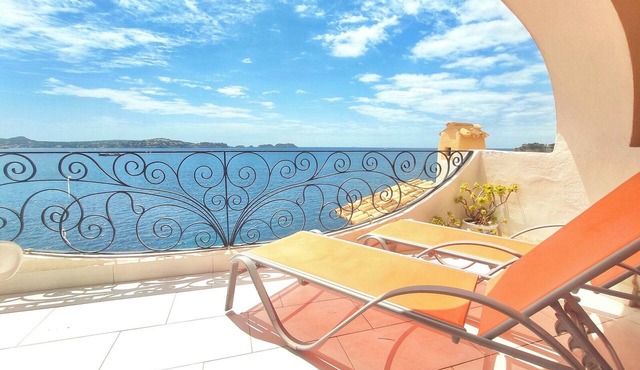 A3016 Sea view apartment for 4 people in Cala Fornells