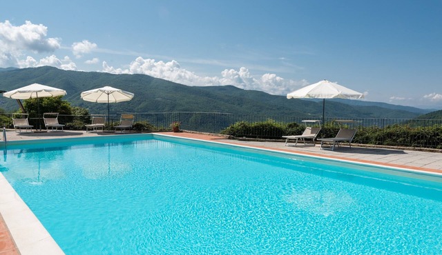Agriturismo "Universal Harmony - Pettirosso" with Mountain View and Shared Pool