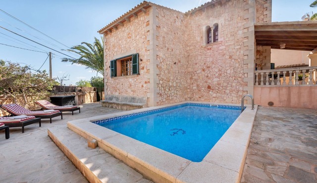 Air-Conditioned Holiday Home "Es Cantó" with Pool, Wi-Fi and Terrace