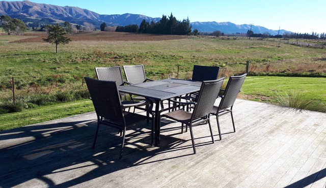 Akatere Lodge. 2 bdms. Modern. Rural. Wifi. Parking.