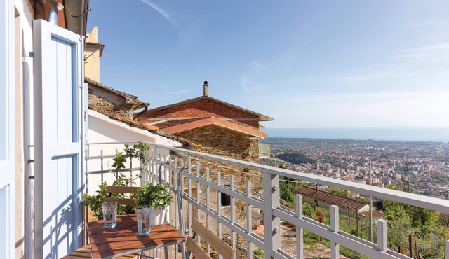 Amazing home in Massa (MS) with house a mountain view