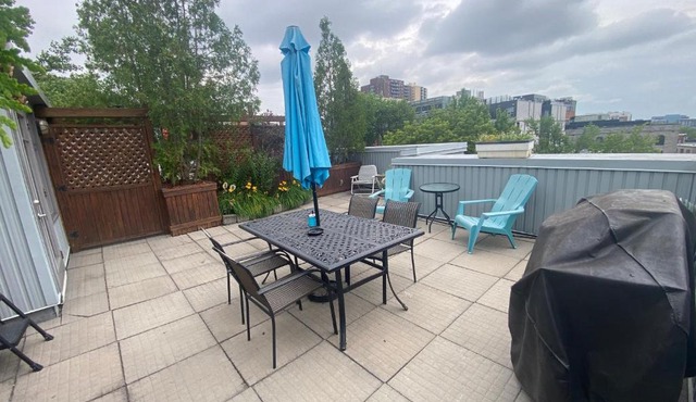 ApartHotelMontreal by Les Terrasses Saint Urbain 2225I2