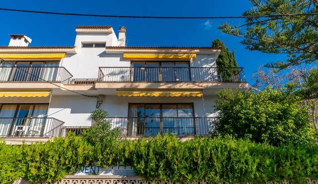 Apartment 'Apartamento Ponent 2' with Private Terrace, Wi-Fi and Air Conditioning