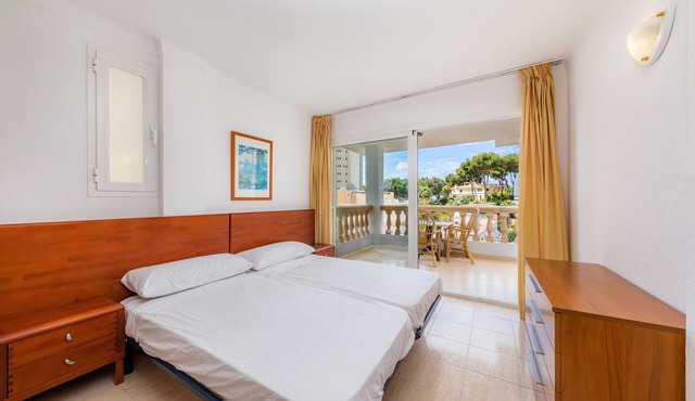 Apartment 'Apto Con Terraza 7' with Private Terrace, Wi-Fi and Air Conditioning