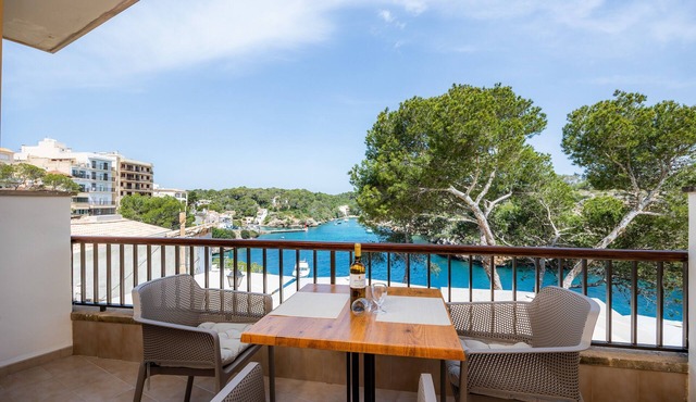 Apartment 'Cala Figuera 1b' with Sea View, Wi-Fi and Air Conditioning
