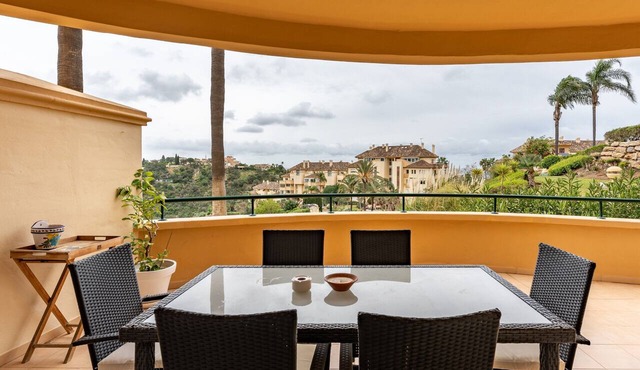Apartment 'Elveria Hills' with Sea View, Wi-Fi and Air Conditioning