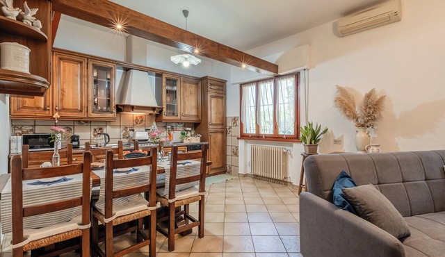 Apartment 'La Casina Di Loriana' with Private Garden, Wi-Fi and Air Conditioning