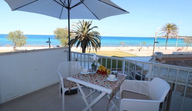 APP. SA MANEGA 1-L: Right on the beach, miles of ocean views
