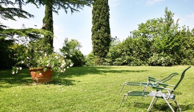 App. Saladin B & B in an old villa, wifi and parking, meals, services available