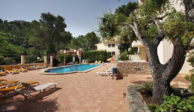 Apt. Roble with balcony, communal pool, close to the beach 300 m, Wifi