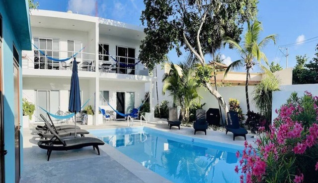 AQUA GUESTHOUSE 6~ A+ INTERNET ~ STEPS TO THE BEACH