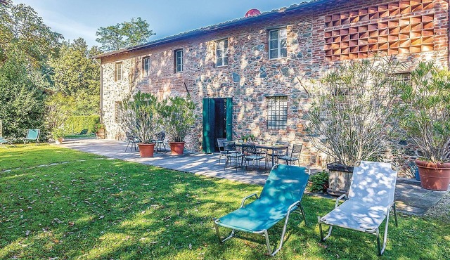 Awesome apartment in Gragnano-Capannori LU with WiFi