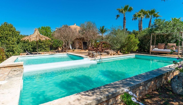Awesome home in Campos with private swimming pool, can be inside or outside