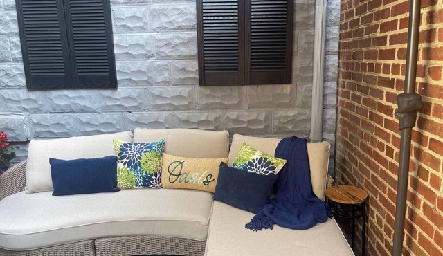 #AzureNights - Posh 1 BR suite with patio oasis