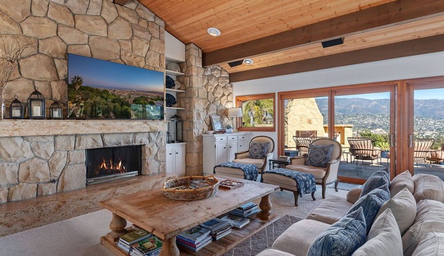 Bajada Breeze - Stunning City and Mountain Views