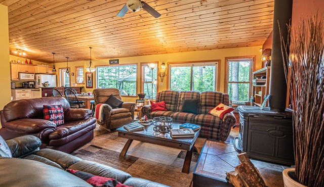 Bancroft - Rock Lake House Lakefront Retreat