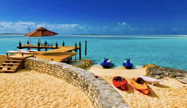 BEACH FRONT HOME WITH DOCK AND BEACH. Blue hole and sandbar nearby.