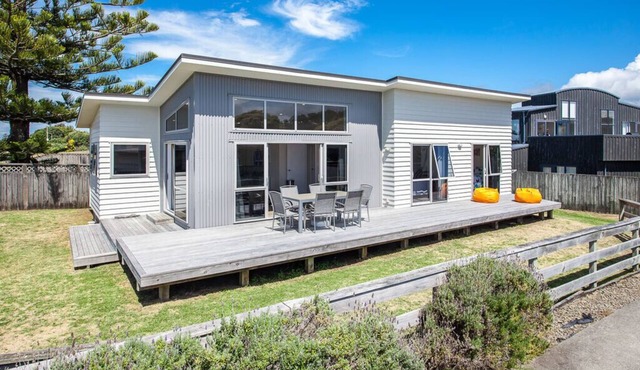 Beach Retreat - Ohope Holiday Home