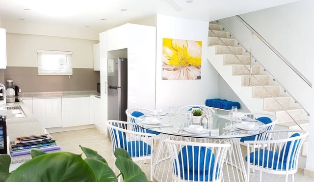 Beachside 3-Bedroom Townhouse w/Private Pool at 70 Meters from Beach