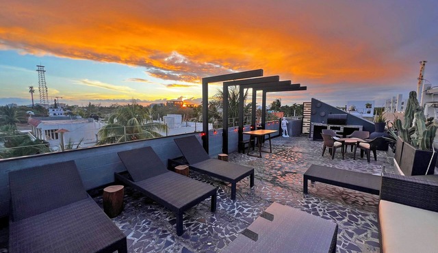 Beachside Condo Puerto Morelos–Modern 3rd Floor, ½ Block to the Beach+ Rooftop