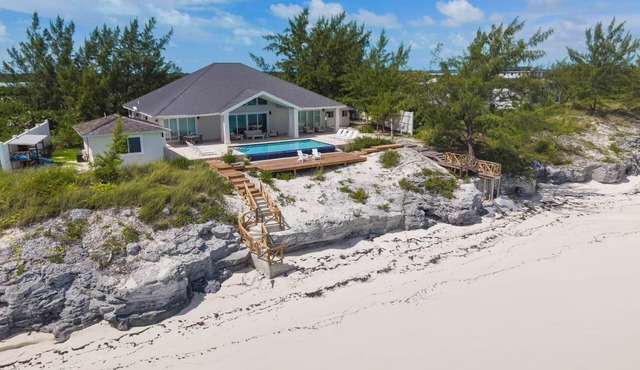 Beachwood Villa, Oceanfront near sand flats! Most 5-stars on the island!