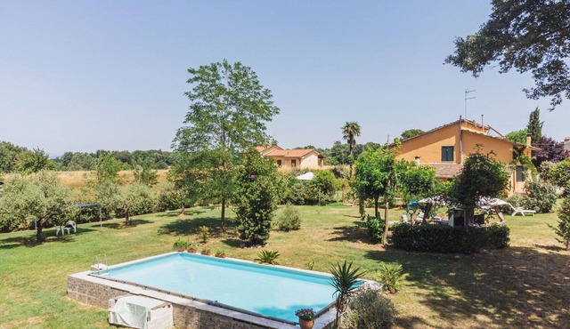 Beautiful villa for 4 people with WIFI, pool, TV and patio