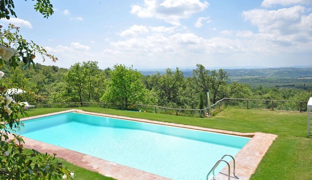 Beautiful apartment for 3 people with WIFI, A/C, pool, pets allowed and panoramic view