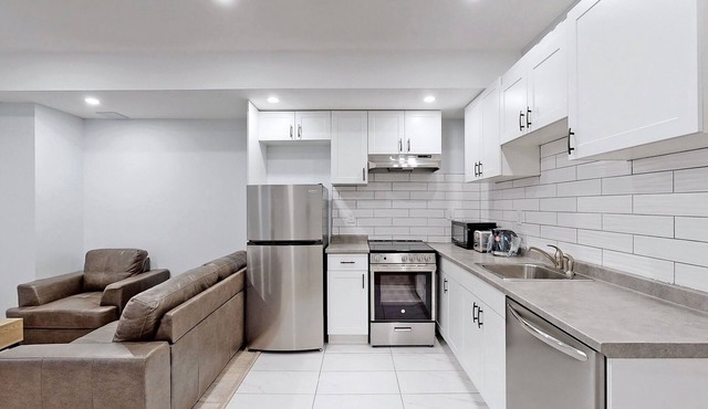 Beautiful 2 bedroom with free parking space