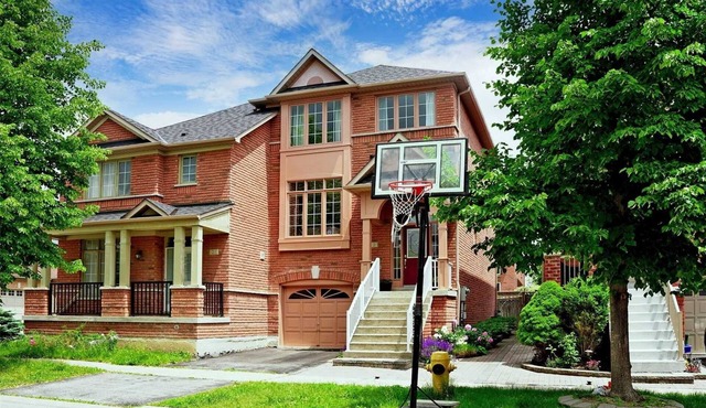 Beautiful 3 Bdrm Home in Berczy Area