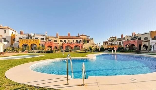 Beautiful 3 bed townhouse in Andalucia ideal for families, golf. Shared Pool.