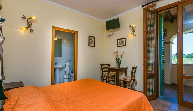 Beautiful apartment for 2 people with WIFI, pool, A/C, TV and pets allowed