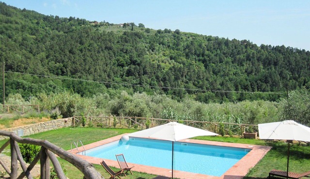 Beautiful apartment in villa for 6 guests with WIFI, pool, TV and terrace