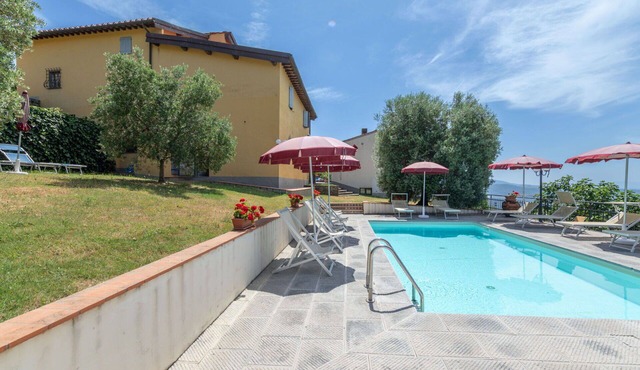 Beautiful apartment for 6 guests with WIFI, pool, A/C, TV, pets allowed and panoramic view