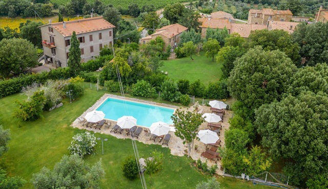 Beautiful apartment in villa with A/C, pool, WIFI, TV, patio, pets allowed and panoramic view