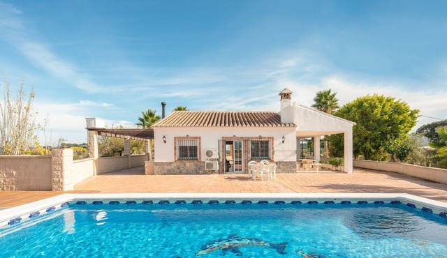 Beautiful Holiday Home “Chalet andaluz Los Alberos” with Mountain View